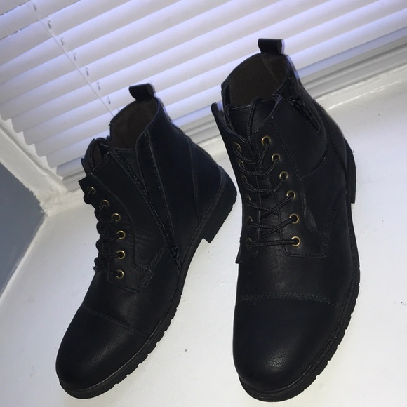 Men's 8.5 black Andrew Fezza boots. Never worn - Picture 3 of 5